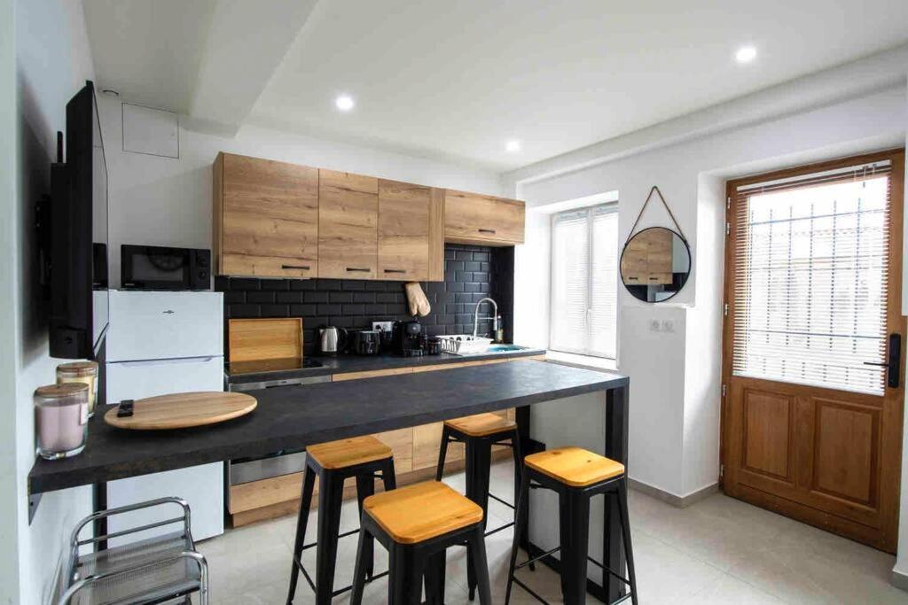 Apartment Jacuzzi Hammam Francheville (Rhone)